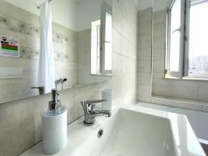 Bella Vista Studio with Balcony