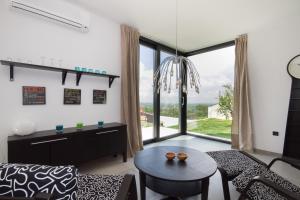 Modern Villa Anna with outdoor pool in Visnjan