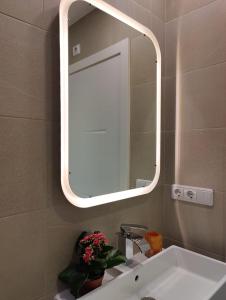 Luminoso Apartamento Exterior con Balcón y Patio en Centro Histórico Feria-Alameda