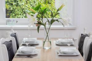 Elegant Apartment Myśliwskie Wzgórze in Gdańsk by Noclegi Renters