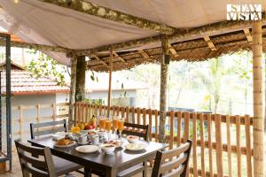 StayVista at Palm Tree Homes with Complimentary Breakfast, BBQ Grill and Pet-Friendly Home