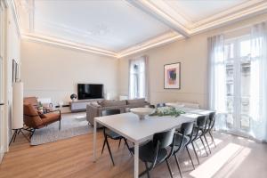 Five-Bedroom Apartment room in Aspasios Rambla Catalunya Suites