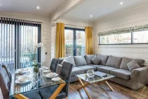 Roydon Marina - Lodge 1 - Hot Tub - 罗伊登