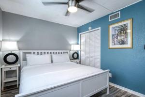 Sunset Beach Suites at Madeira Beach! Steps to Beach & Restaurants! - Suite 6