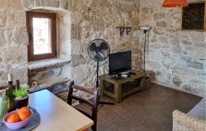 Cozy Apartment In Ugljan With Kitchen