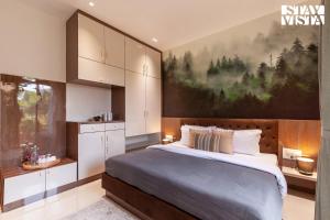 StayVistas The Isabella House - Hill-View Villa with Outdoor Pool & Pool-Side Gazebo