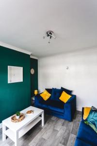 Probert- Perfectly Placed- Driveway - 3 bed