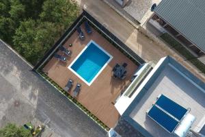 Villa Tuta with heated pool, only 150 m from the beach