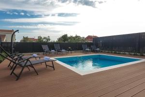 Villa Tuta with heated pool, only 150 m from the beach 