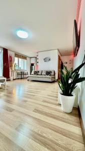 NeriesApartment No.2 Bedrooms Modern Suite In Centrum