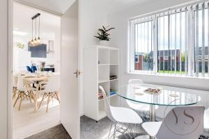 Modern 3BR Home in 9 Anson Rd Near Sandwell Hospital with Garden and Free Parking