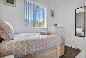 Modern 3BR Home in 9 Anson Rd Near Sandwell Hospital with Garden and Free Parking