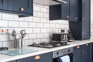 Modern 3BR Home in 9 Anson Rd Near Sandwell Hospital with Garden and Free Parking