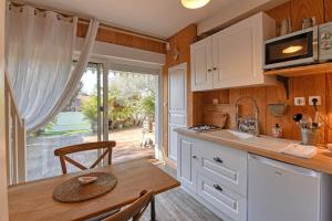 Appartements Villa Chat L-Heureux - Appt climatise avec piscine : photos des chambres