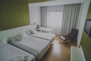Superior Triple Room room in Occidental Castellana Norte