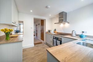 Dragonfly Cottage by Big Skies Cottages