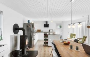 3 Bedroom Stunning Home In Rødby