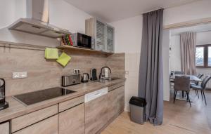 Stunning Apartment In Lovran With Wifi