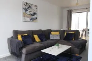 Comfy 2-Bed House in Parkgate - Perfect for Contractors & Business Travellers Parking - Wi-Fi - Netflix - 赫拉比