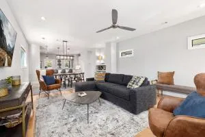 Porte Orange-Modern Home-1 mi from DT Fayetteville - West Fork