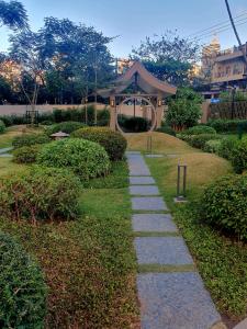 mandaluyong 2 br condo for rent