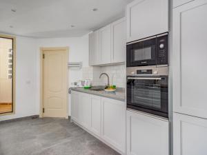 Apartment Fuente Aloha by Interhome