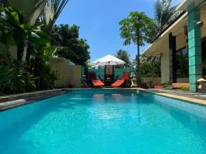 Superb family friendly villa with pool and only 500 metres from beach - 马塔兰