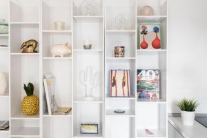 White & Beauty in Milan Center