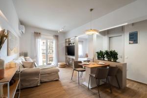 Glamorous 4th FL Apt in Kolonaki 6 min to Syntagma