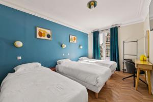 Standard Triple Room room in La Vieille France