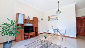 Theos Apartment by LovelyStay