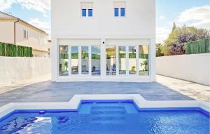 Gorgeous Home In Riba-Roja De Turia