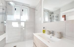 Cozy Home In Riba-Roja De Turia With Private Swimming Pool, Can Be Inside Or Outside