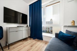 Platon Modern Studios by BookingHost