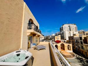 Double Room with Spa Bath room in Gillieru Harbour Hotel