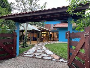 Conforto na Praia do Puruba - 5 quartos, completa, 200m do mar