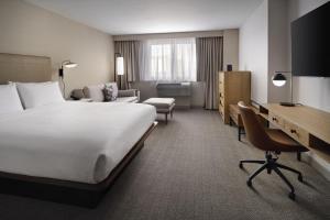 Standard King Room with Sofa Bed room in Hilton Garden Inn San Francisco Airport/Burlingame