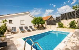 2 Bedroom Stunning Home In Desne - Opuzen