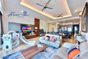 TheShore LUXURY 4+1BR Penthouse8-12paxPool TableDirectToMallJonker 10min