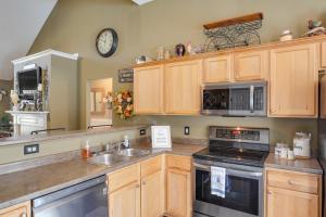 Spacious Lebanon Home with Pool 6 Mi to Downtown!