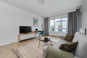 Stylish Apartment Na Grobli with Balcony by Renters