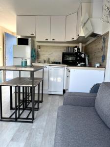 Maisons de vacances House for 4 people 30 m from the beach : photos des chambres