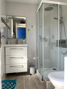 Maisons de vacances House for 4 people 30 m from the beach : photos des chambres