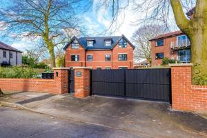 Heart of Didsbury Luxury 2 Bed Apartment by HASS HAUS