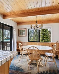 Cozy 3BDR - 1 Minute to the Beach!
