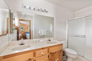 Cozy 3BDR - 1 Minute to the Beach!