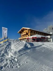GLOCKNERALM - ONLY accessible by ski lift - Фіггофен