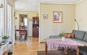 2 Bedroom Awesome Home In Örkeljunga