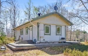 2 Bedroom Awesome Home In Örkeljunga