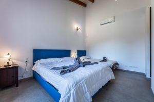 Son Guillot Den Pedro